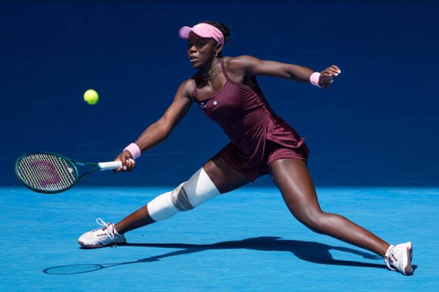 January 25, 2026: 17th seed VICTORIA MBOKO of Canada in action against 1st seed ARYNA SABALENKA of Belarus on Rod Laver Arena in a Women s Singles 4th round match on day 8 of the 2026 Australian Open in Melbourne, Australia. SABALENKA won 61 76. Cal Media Melbourne Australia - ZUMAc04_ 20260125_faf_c04_016 Copyright: xSydneyxLowx