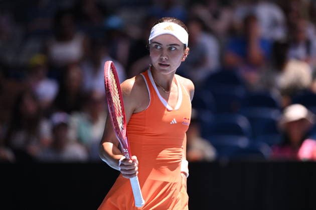 TENNIS AUSTRALIAN OPEN, Iva Jovic of the USA during the Women™s 4th round match against Yulia Putintseva of Kazakhstan on day 8 of the 2026 Australian Open tennis tournament at Melbourne Park in Melbourne, Sunday, January 25, 2026. ( NO ARCHIVING MELBOURNE VICTORIA AUSTRALIA  Copyright: xJAMESxROSSx 20260125159716960907