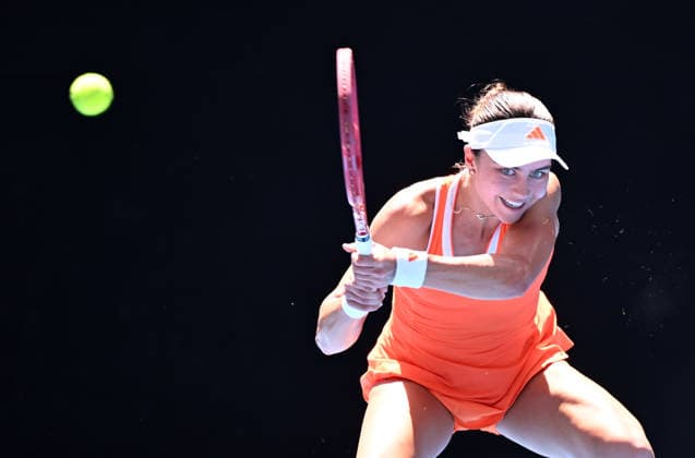 TENNIS AUSTRALIAN OPEN, Iva Jovic of the USA in action during the Women™s 4th round match against Yulia Putintseva of Kazakhstan on day 8 of the 2026 Australian Open tennis tournament at Melbourne Park in Melbourne, Sunday, January 25, 2026. ( NO ARCHIVING MELBOURNE VICTORIA AUSTRALIA  Copyright: xJAMESxROSSx 20260125139351945940