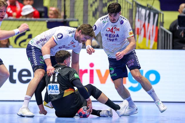 24.01.2026, Handball, Men s EHF EURO 2026, Deutschland - Norwegen, Jyske Bank Boxen in Herning, Dänemark, Main Round: Marko Grgic (Germany 71) kämpft um den Ball Dänemark