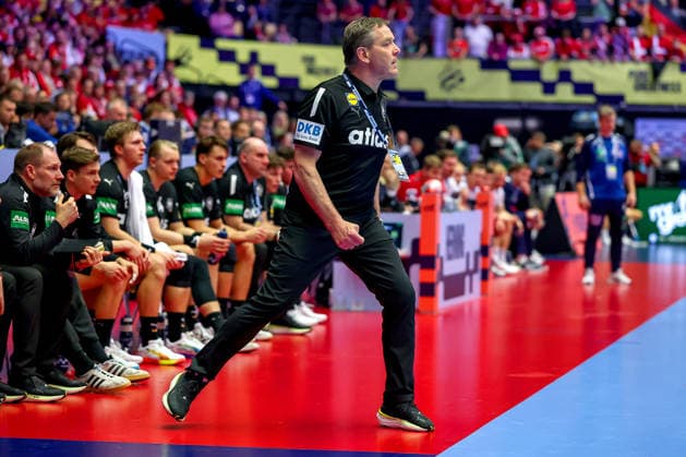 24.01.2026, Handball, Men s EHF EURO 2026, Deutschland - Norwegen, Jyske Bank Boxen in Herning, Dänemark, Main Round: Headcoach Alfred Gislason (Germany hc) gestikulierend am Spielfeldrand Dänemark