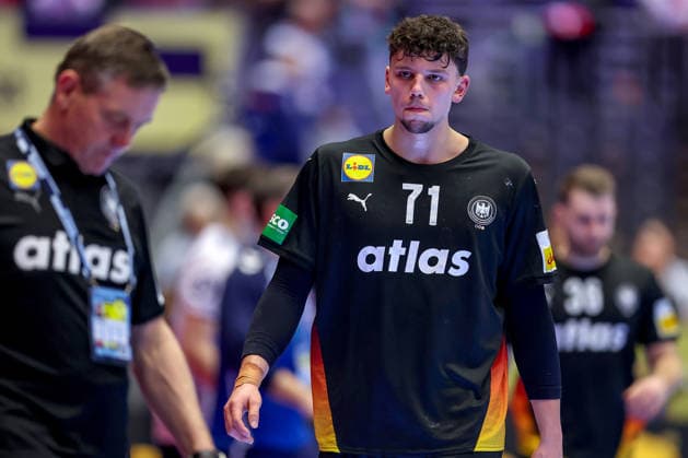 24.01.2026, Handball, Men s EHF EURO 2026, Deutschland - Norwegen, Jyske Bank Boxen in Herning, Dänemark, Main Round: Marko Grgic (Germany 71) neben Headcoach Alfred Gislason (Germany hc) Dänemark