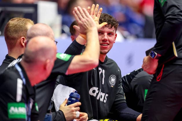 24.01.2026, Handball, Men s EHF EURO 2026, Deutschland - Norwegen, Jyske Bank Boxen in Herning, Dänemark, Main Round: Marko Grgic (Germany 71) zufrieden auf der Bank Dänemark