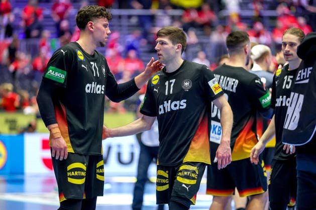 24.01.2026, Handball, Men s EHF EURO 2026, Deutschland - Norwegen, Jyske Bank Boxen in Herning, Dänemark, Main Round: Glückliche Gesichter nach dem SIeg gegen Norwegen. Marko Grgic (Germany 71) neben Lukas Zerbe (Germany 17) Dänemark
