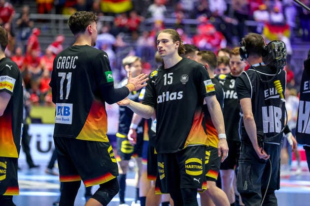 24.01.2026, Handball, Men s EHF EURO 2026, Deutschland - Norwegen, Jyske Bank Boxen in Herning, Dänemark, Main Round: Glückliche Gesichter nach dem SIeg gegen Norwegen. Marko Grgic (Germany 71) neben Juri Knorr (Germany 15) Dänemark