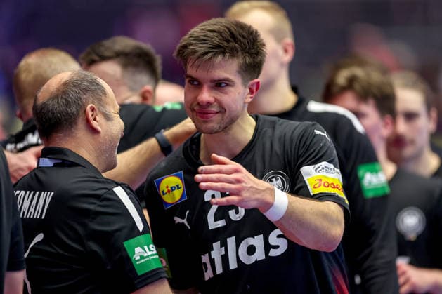 24.01.2026, Handball, Men s EHF EURO 2026, Deutschland - Norwegen, Jyske Bank Boxen in Herning, Dänemark, Main Round: Glückliche Gesichter nach dem SIeg gegen Norwegen. Renars Uscins (Germany 23) Dänemark