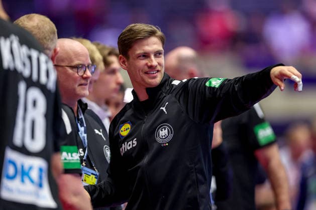 24.01.2026, Handball, Men s EHF EURO 2026, Deutschland - Norwegen, Jyske Bank Boxen in Herning, Dänemark, Main Round: Glückliche Gesichter nach dem SIeg gegen Norwegen. Rune Dahmke (Germany 34) gestikulierend Dänemark