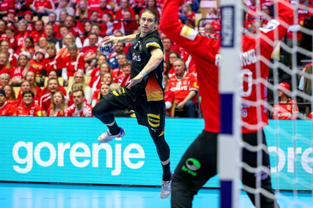 24.01.2026, Handball, Men s EHF EURO 2026, Deutschland - Norwegen, Jyske Bank Boxen in Herning, Dänemark, Main Round: Juri Knorr (Germany 15) wirft den Ball auf das Tor von Torbjorn Sittrup Bergerud (Norway 30) Dänemark