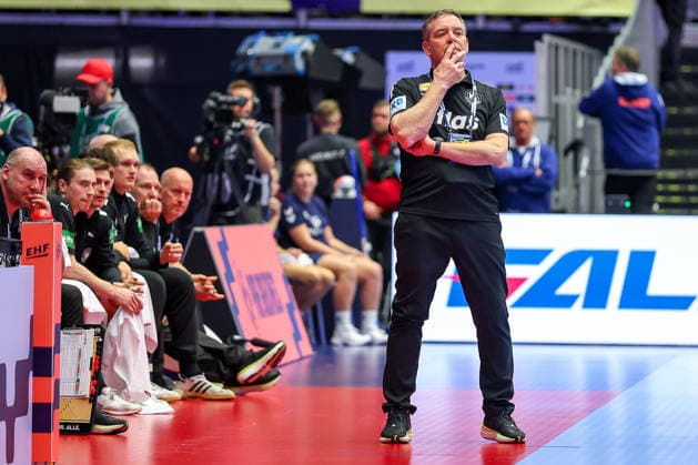 24.01.2026, Handball, Men s EHF EURO 2026, Deutschland - Norwegen, Jyske Bank Boxen in Herning, Dänemark, Main Round: Headcoach Alfred Gislason (Germany hc) gestikulierend am Spielfeldrand Dänemark