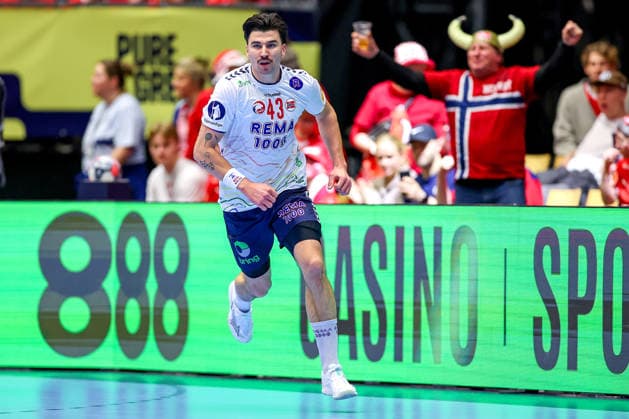 24.01.2026, Handball, Men s EHF EURO 2026, Deutschland - Norwegen, Jyske Bank Boxen in Herning, Dänemark, Main Round: Simen Ulstad Lyse (Norway 43) jubelnd Dänemark