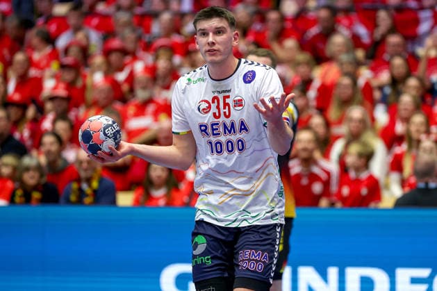 24.01.2026, Handball, Men s EHF EURO 2026, Deutschland - Norwegen, Jyske Bank Boxen in Herning, Dänemark, Main Round: Patrick Helland Anderson (Norway 35) gestikulierend auf dem Spielfeld Dänemark