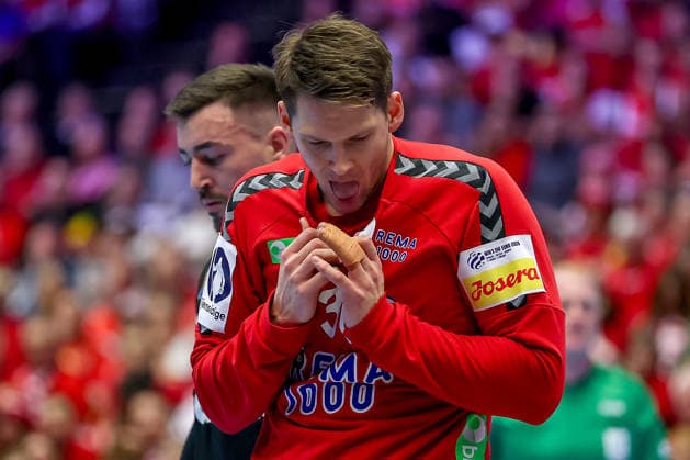 24.01.2026, Handball, Men s EHF EURO 2026, Deutschland - Norwegen, Jyske Bank Boxen in Herning, Dänemark, Main Round: Torbjorn Sittrup Bergerud (Norway 30) mit Schmerzen nach Kopftreffer Dänemark *** 24 01 2026, Handball, Men s EHF EURO 2026, Germany Norway, Jyske Bank Boxen in Herning, Denmark, Main Round Torbjorn Sittrup Bergerud Norway 30 with pain after head hit Denmark