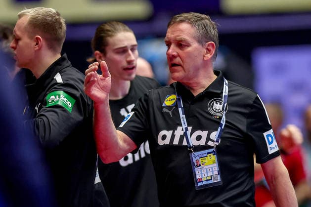 24.01.2026, Handball, Men s EHF EURO 2026, Deutschland - Norwegen, Jyske Bank Boxen in Herning, Dänemark, Main Round: Headcoach Alfred Gislason (Germany hc) gestikulierend am Spielfeldrand Dänemark