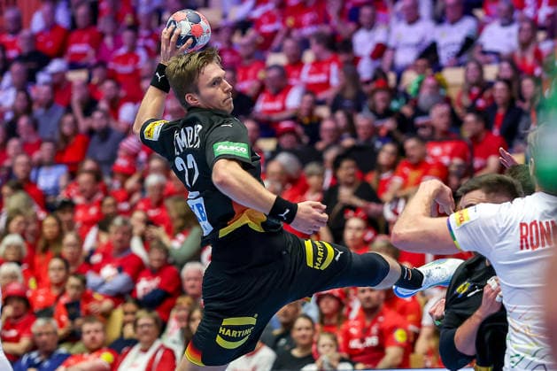 24.01.2026, Handball, Men s EHF EURO 2026, Deutschland - Norwegen, Jyske Bank Boxen in Herning, Dänemark, Main Round: Franz Semper (Germany 32) wirft den Ball auf das Tor Dänemark
