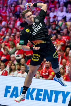 24.01.2026, Handball, Men s EHF EURO 2026, Deutschland - Norwegen, Jyske Bank Boxen in Herning, Dänemark, Main Round: Franz Semper (Germany 32) wirft den Ball auf das Tor Dänemark