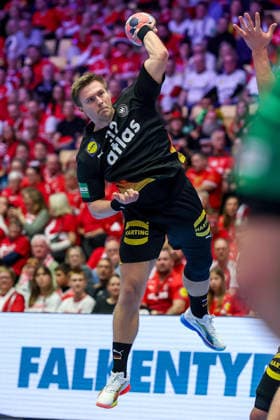 24.01.2026, Handball, Men s EHF EURO 2026, Deutschland - Norwegen, Jyske Bank Boxen in Herning, Dänemark, Main Round: Franz Semper (Germany 32) wirft den Ball auf das Tor Dänemark
