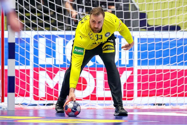 24.01.2026, Handball, Men s EHF EURO 2026, Deutschland - Norwegen, Jyske Bank Boxen in Herning, Dänemark, Main Round: Andreas Wolff (Germany 33) mit dem Spielball in der Hand Dänemark