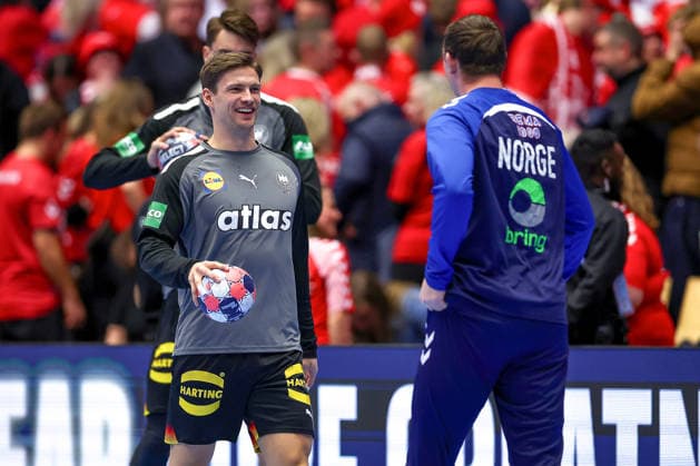 24.01.2026, Handball, Men s EHF EURO 2026, Deutschland - Norwegen, Jyske Bank Boxen in Herning, Dänemark, Main Round: Rune Dahmke (Germany 34) neben Sander Sagosen (Norway 05) Dänemark