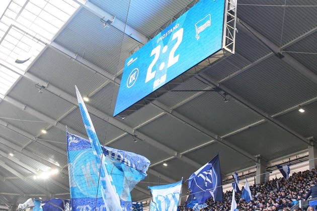 24.01.2026, xrekx, Fussball 2.Bundesliga, Karlsruher SC - Hertha BSC Berlin v.l. Anzeigetafel, Videowall, Scoreboard, Info, Werbung Endstand 2:2 (DFL DFB REGULATIONS PROHIBIT ANY USE OF PHOTOGRAPHS as IMAGE SEQUENCES and or QUASI-VIDEO) Karlsruhe