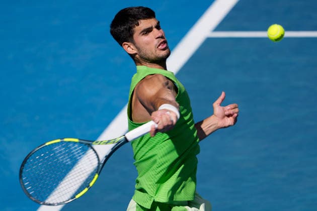 January 25, 2026: 1st seed CARLOS ALCARAZ of Spain in action against 19th seed TOMMY PAUL of the USA on Rod Laver Arena in a Men s Singles 4th round match on day 8 of the 2026 Australian Open in Melbourne, Australia. ALCARAZ won 76 64 75. Cal Media Melbourne Australia - ZUMAc04_ 20260125_faf_c04_020 Copyright: xSydneyxLowx