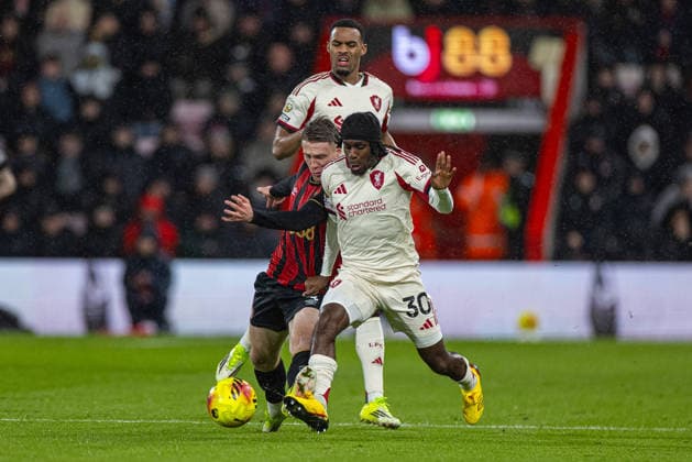 (260125) -- BOURNEMOUTH, Jan. 25, 2026 () -- Liverpool s Jeremie Frimpong (R) is challenged by Bournemouth s Adrien Truffert during the English Premier League match between Bournemouth and Liverpool in Bournemouth, Britain, on Jan. 24, 2026. () FOR EDITORIAL USE ONLY. NOT FOR SALE FOR MARKETING OR ADVERTISING CAMPAIGNS. NO USE WITH UNAUTHORIZED AUDIO, VIDEO, DATA, FIXTURE LISTS, CLUB LEAGUE LOGOS OR LIVE SERVICES. ONLINE IN-MATCH USE LIMITED TO 45 IMAGES, NO VIDEO EMULATION. NO USE IN BETTING, GAMES OR SINGLE CLUB LEAGUE PLAYER PUBLICATIONS. (SP)BRITAIN-BOURNEMOUTH-FOOTBALL-PREMIER LEAGUE-BOURNEMOUT VS LIVERPOOL Xinhua 