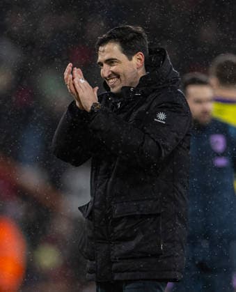(260125) -- BOURNEMOUTH, Jan. 25, 2026 () -- Bournemouth s manager Andoni Iraola applauds the supporters after the English Premier League match between Bournemouth and Liverpool in Bournemouth, Britain, on Jan. 24, 2026. () FOR EDITORIAL USE ONLY. NOT FOR SALE FOR MARKETING OR ADVERTISING CAMPAIGNS. NO USE WITH UNAUTHORIZED AUDIO, VIDEO, DATA, FIXTURE LISTS, CLUB LEAGUE LOGOS OR LIVE SERVICES. ONLINE IN-MATCH USE LIMITED TO 45 IMAGES, NO VIDEO EMULATION. NO USE IN BETTING, GAMES OR SINGLE CLUB LEAGUE PLAYER PUBLICATIONS. (SP)BRITAIN-BOURNEMOUTH-FOOTBALL-PREMIER LEAGUE-BOURNEMOUT VS LIVERPOOL Xinhua 