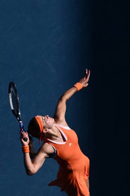 TENNIS AUSTRALIAN OPEN, Karolina Muchova of the Czech Republic prepares to serve during the Women™s 4th round match against Coco Gauff of USA on day 8 of the 2026 Australian Open tennis tournament at Melbourne Park in Melbourne, Sunday, January 25, 2026. ( NO ARCHIVING MELBOURNE VICTORIA AUSTRALIA  Copyright: xJOELxCARRETTx 20260125152786419886