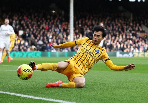 London, England, 24th January 2026. Kaoru Mitoma of Brighton during the Fulham vs Brighton and Hove Albion Premier League match at Craven Cottage, London. Picture credit should read: David Klein Sportimage EDITORIAL USE ONLY. No use with unauthorised audio, video, data, fixture lists, club league logos or live services. Online in-match use limited to 120 images, no video emulation. No use in betting, games or single club league player publications. SPI_010_DK_FULHAM_BRIGHTON SPI-4482-0010