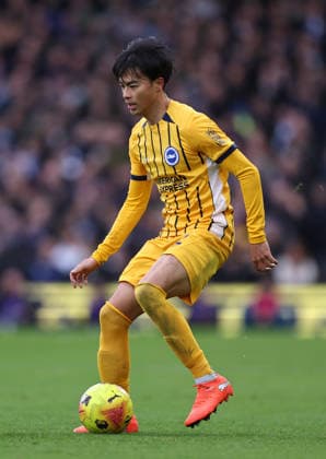 London, England, 24th January 2026. Kaoru Mitoma of Brighton during the Fulham vs Brighton and Hove Albion Premier League match at Craven Cottage, London. Picture credit should read: David Klein Sportimage EDITORIAL USE ONLY. No use with unauthorised audio, video, data, fixture lists, club league logos or live services. Online in-match use limited to 120 images, no video emulation. No use in betting, games or single club league player publications. SPI_063_DK_FULHAM_BRIGHTON SPI-4482-0055