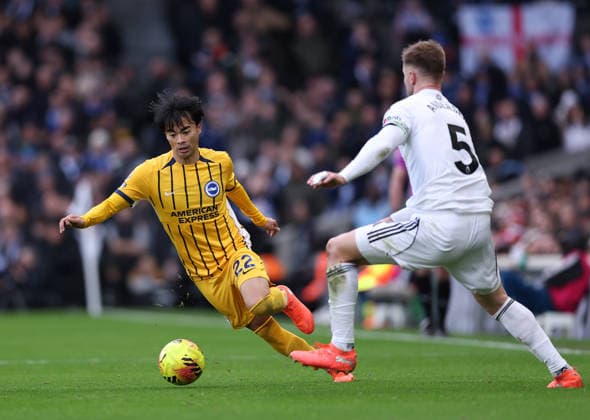London, England, 24th January 2026. Kaoru Mitoma of Brighton during the Fulham vs Brighton and Hove Albion Premier League match at Craven Cottage, London. Picture credit should read: David Klein Sportimage EDITORIAL USE ONLY. No use with unauthorised audio, video, data, fixture lists, club league logos or live services. Online in-match use limited to 120 images, no video emulation. No use in betting, games or single club league player publications. SPI_065_DK_FULHAM_BRIGHTON SPI-4482-0057