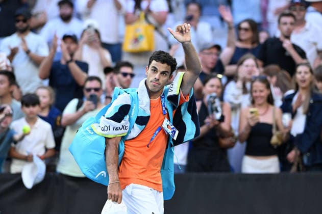 TENNIS AUSTRALIAN OPEN, Francisco Cerundolo of Argentina departs following his loss in the Men™s 4th round match against Alexander Zverev of Germany on day 8 of the 2026 Australian Open tennis tournament at Melbourne Park in Melbourne, Sunday, January 25, 2026. ( NO ARCHIVING MELBOURNE VICTORIA AUSTRALIA  Copyright: xJAMESxROSSx 20260125136209230003