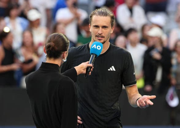 Alexander Zverev (GER) und Andrea Petkovic beim on-court TV Interview, Australian Open 2026, Melbourne Park, Melbourne, Victoria, Australia. Copyright: xJuergenxHasenkopfx