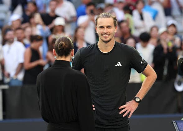 Alexander Zverev (GER) und Andrea Petkovic beim on-court TV Interview, Australian Open 2026, Melbourne Park, Melbourne, Victoria, Australia. Copyright: xJuergenxHasenkopfx
