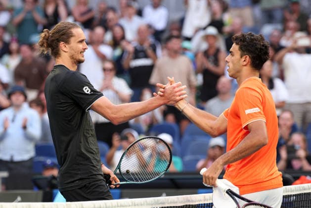 Francisco Cerundolo (ARG) gratuliert dem Sieger Alexander Zverev, Australian Open 2026, Melbourne Park, Melbourne, Victoria, Australia. Copyright: xJuergenxHasenkopfx