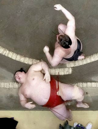 New Year Grand Sumo Tournament Ozeki Aonishiki (top) defeats rank-and-filer Atamifuji in a playoff on the final day of the 15-day New Year Grand Sumo Tournament at Tokyo s Ryogoku Kokugikan arena on Jan. 25, 2026, winning the Emperor s Cup for the second consecutive time.  A14AA0005213413P