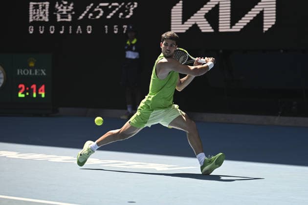 Australian Open 2026 MELBOURNE, AUSTRALIA - JANUARY 25: Carlos Alcaraz (ESP) in action against Tommy Paul (USA) (not seen) during round 4 at the Australian Open grand slam tennis tournament at Melbourne Park in Melbourne, Australia on January 25, 2026 Mark Avellino Anadolu Melbourne Australia. Editorial use only. Please get in touch for any other usage.  Copyright: x2026xAnadoluxMarkxAvellinox