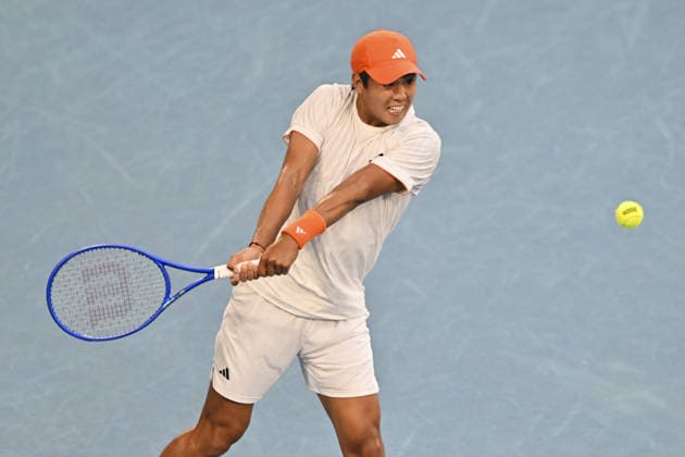 Australian Open 2026 MELBOURNE, AUSTRALIA - JANUARY 25: Learner Tien (USA) in action against Daniil Medvedev (not seen) in round 4 at the Australian Open grand slam tennis tournament at Melbourne Park in Melbourne, Australia on January 25, 2026 Mark Avellino Anadolu Melbourne Australia. Editorial use only. Please get in touch for any other usage.  Copyright: x2026xAnadoluxMarkxAvellinox