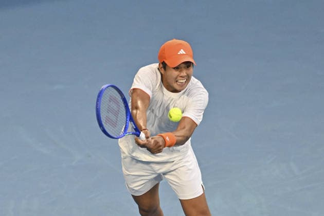 Australian Open 2026 MELBOURNE, AUSTRALIA - JANUARY 25: Learner Tien (USA) in action against Daniil Medvedev (not seen) in round 4 at the Australian Open grand slam tennis tournament at Melbourne Park in Melbourne, Australia on January 25, 2026 Mark Avellino Anadolu Melbourne Australia. Editorial use only. Please get in touch for any other usage.  Copyright: x2026xAnadoluxMarkxAvellinox