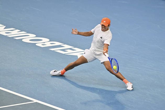 Australian Open 2026 MELBOURNE, AUSTRALIA - JANUARY 25: Learner Tien (USA) in action against Daniil Medvedev (not seen) in round 4 at the Australian Open grand slam tennis tournament at Melbourne Park in Melbourne, Australia on January 25, 2026 Mark Avellino Anadolu Melbourne Australia. Editorial use only. Please get in touch for any other usage.  Copyright: x2026xAnadoluxMarkxAvellinox