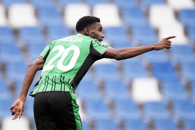 SassuoloÕs Alieu Fadera celebrates after scoring the 1-0 goal for his team during the Serie A soccer match between Sassuolo and Cremonese at the Mapei Stadium Cittˆ del Tricolore in Reggio Emilia, north Italy - Sunday, January 25, 2026 - - Soccer -  Copyright: xMassimoxPaolone LaPressex