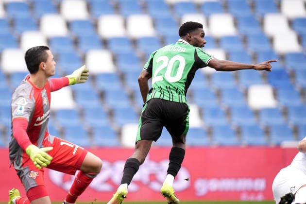SassuoloÕs Alieu Fadera celebrates after scoring the 1-0 goal for his team during the Serie A soccer match between Sassuolo and Cremonese at the Mapei Stadium Cittˆ del Tricolore in Reggio Emilia, north Italy - Sunday, January 25, 2026 - - Soccer -  Copyright: xMassimoxPaolone LaPressex