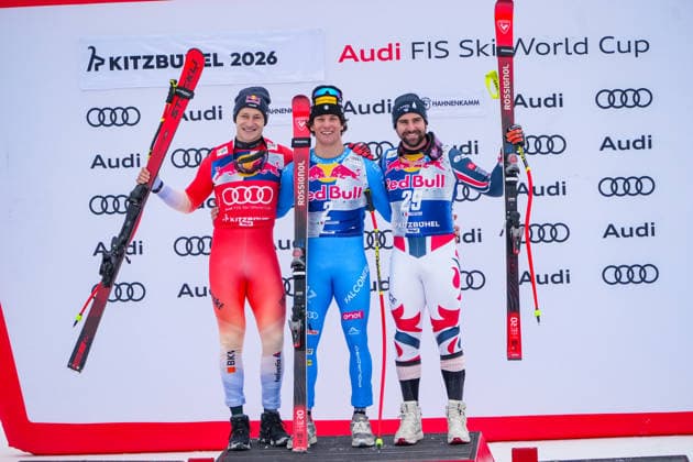 Alpiner Skisport Ski Alpin, FIS SKI ALPIN, Alpine Skiing, Skiweltcup Herren 2025 2026, Abfahrt Hahnenkammrennen Streif FIS-Weltcuprennen Kitzbühel (Tirol), Österreich: Siegerehrung mit MUZATON Maxence (Rossignol, Frankreich), ODERMATT Marco (Stoeckli, Schweiz) und FRANZONI Giovanni (Rossignol, Italien) *** Alpine Skiing, FIS SKI ALPIN, Alpine Skiing, Ski World Cup Men 2025 2026, Downhill Hahnenkamm Race Streif FIS World Cup Race Kitzbühel Tirol , Austria Award ceremony with MUZATON Maxence Rossignol, France , ODERMATT Marco Stoeckli, Switzerland and FRANZONI Giovanni Rossignol, Italy Copyright: xLukasxBierederx