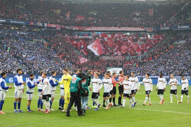 25.01.2026, xrekx, Fussball 2.Bundesliga, FC Schalke 04 - 1.FC Kaiserslautern v.l. Die Mannschaften FCK Fans ,Stimmung, Schals, Trikot, Fahne, Banner, Ultras, Zuschauer, Besucher, Choreo, Choreografie, atmosphere, spectators, Visitors (DFL DFB REGULATIONS PROHIBIT ANY USE OF PHOTOGRAPHS as IMAGE SEQUENCES and or QUASI-VIDEO) Gelsenkirchen