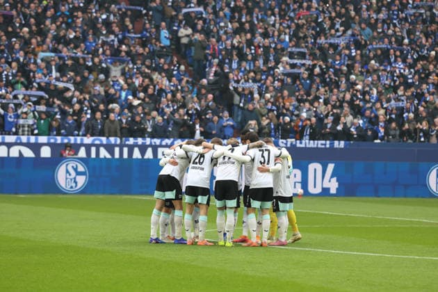 25.01.2026, xrekx, Fussball 2.Bundesliga, FC Schalke 04 - 1.FC Kaiserslautern v.l. Teamkreis FC Kaiserslautern (DFL DFB REGULATIONS PROHIBIT ANY USE OF PHOTOGRAPHS as IMAGE SEQUENCES and or QUASI-VIDEO) Gelsenkirchen