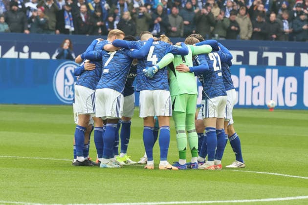 25.01.2026, xrekx, Fussball 2.Bundesliga, FC Schalke 04 - 1.FC Kaiserslautern v.l. Teamkreis Schalke (DFL DFB REGULATIONS PROHIBIT ANY USE OF PHOTOGRAPHS as IMAGE SEQUENCES and or QUASI-VIDEO) Gelsenkirchen