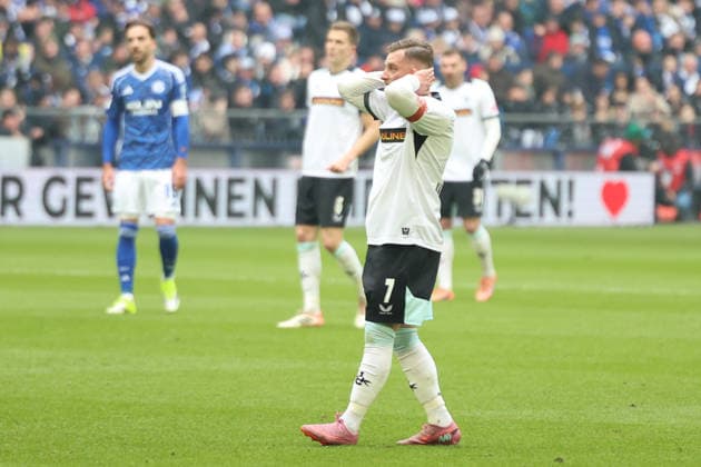 25.01.2026, xrekx, Fussball 2.Bundesliga, FC Schalke 04 - 1.FC Kaiserslautern v.l. Marlon Ritter (1.FC Kaiserslautern) enttaeuscht, enttäuscht, schaut enttaeuscht, traurig, frustriert, niedergeschlagen, disappointed, sad, frustrated (DFL DFB REGULATIONS PROHIBIT ANY USE OF PHOTOGRAPHS as IMAGE SEQUENCES and or QUASI-VIDEO) Gelsenkirchen