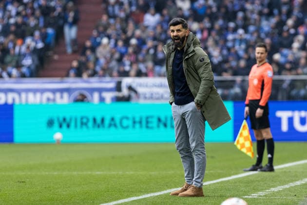 2. Fußball Bundesliga: FC Schalke 04 - 1. FC Kaiserslautern; 25.01.2026 Miron Muslic (FC Schalke 04, Cheftrainer) 2. Fußball Bundesliga: FC Schalke 04 - 1. FC Kaiserslautern; Veltins-Arena, Gelsenkirchen; 25.01.2026 DFL regulations prohibit any use of photographs as image sequences and or quasi video.