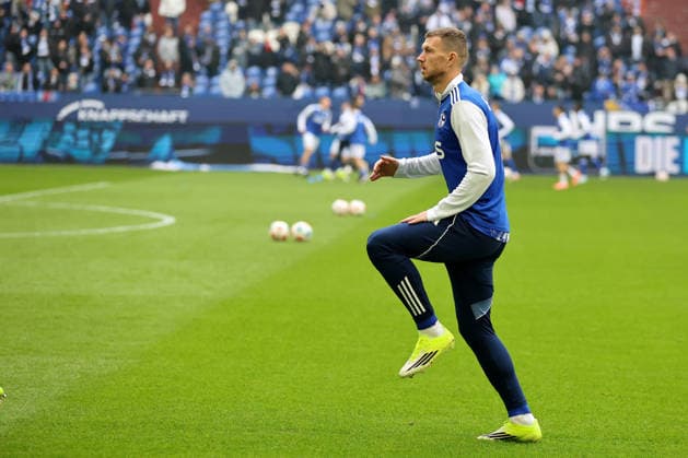 Edin Dzeko (FC Schalke 04) beim Spiel der 2. Bundesliga (Saison 2025 26) FC Schalke 04 - 1. FC Kaiserslautern - Copyright: Thomas Pakusch