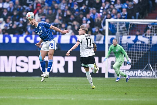 25.01.2026, Fussball, 2. Bundesliga, Saison 2025 2026, 19. Spieltag, FC Schalke 04 - 1. FC Kaiserslautern, Nikola Katic (FC Schalke 04), Frank Ronstadt ( 1. FC Kaiserslautern ) xRHR-FOTO YYx