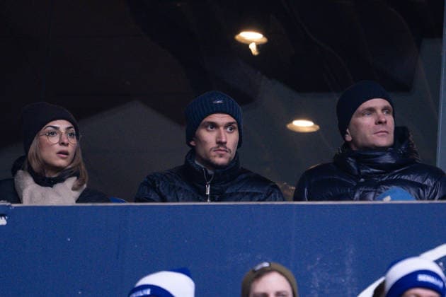 25.01.2026, Fussball, 2. Bundesliga, Saison 2025 2026, 19. Spieltag, FC Schalke 04 - 1. FC Kaiserslautern, Dejan Ljubicic schaut zu das Spiel des FC Schalke 04 an, xRHR-FOTO YYx